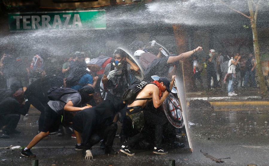 ¡UNIR A LOS REVOLUCIONARIOS! ¡AVANZAR AL INTERIOR DEL PUEBLO!